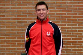 El karateka cambrilenc Sergi Bautista supera les proves de tercer dan