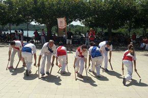 El Ball de Bastons de Cambrils present a les celebracions de Sant Domingo de Miravet
