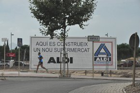 La urbanització de la Fontcoberta, al terme municipal de Vinyols, acollirà un supermercat a tocar del vial del Cavet