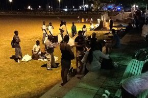 Els Mossos dEsquadra detenen cinc persones a Salou en un operatiu contra 
el top manta a la Costa Daurada