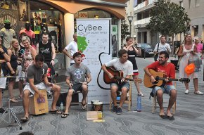 La Policia Local impedeix que el grup CyBee faci tot el seu concert a Cambrils