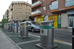 Queixes veïnals per l'horari de recollida de les escombraries a l'avinguda de la Verge de Montserrat