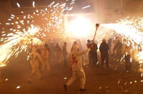 Els Cagarrieres participen a l'espectacular Correfoc de Garcia, l'any de la 30a edició