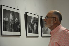 Lorenzo Sanz presenta l'exposició fotogràfica "El alma tatuada", on el tatuatge n'és el protagonista