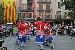 Els bastoners envaeixen els carrers del Barri Antic en la 5a Festa Bastonera