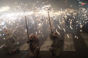 La colla infantil dels Diables Els Cagarrieres participa a les Fires i Festes de Sant Sadurní d'Anoia