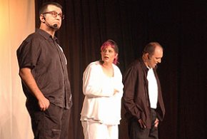El grup de teatre cambrilenc La Teca representa l'obra "Spot" al Palau Municipal d'Esports