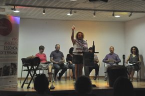 Sessió de literatura i vi amb el grup torrenc Rates de Biblioteca al Centre Cultural