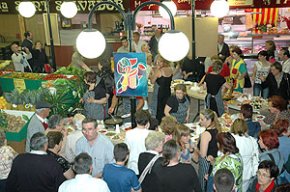 31 comerços de l'entitat Vila-Centre participen a la tercera mostra "L'art als aparadors"