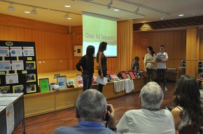 Alumnes del col·legi Cardenal Vidal i Barraquer exposen els seus treballs sobre històries de vida de gent gran