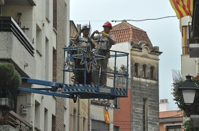 L'Ajuntament comença a instal·lar la il·luminació nadalenca
