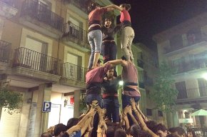 Setanta castellers reprenen l'activitat dels Xiquets de Cambrils 