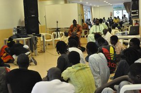 La comunitat senegalesa local rep la visita del seu guia espiritual per celebrar "la festa de l'alegria compartida"