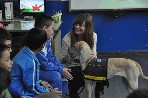 Els alumnes cambrilencs participaran al taller educatiu "Descobrim el món a 4 potes" amb gossos ensinistrats 