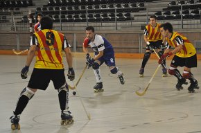 El Cambrils d'hoquei s'endú el derbi comarcal contra el Reus Ploms