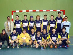 L'equip juvenil masculí del Club Handbol Cambrils acomiada la temporada amb un amistós contra el FC Barcelona
