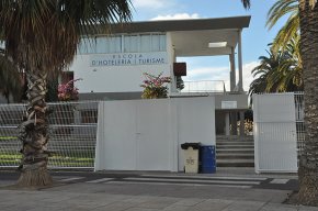L'Escola d'Hoteleria i Turisme pren mesures per evitar que els alumnes embrutin el passeig Marítim