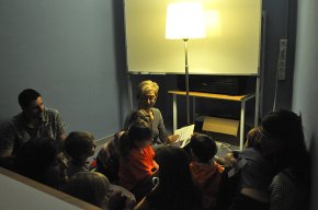 La Biblioteca Municipal celebra la Castanyada amb un taller de manualitats i una sessió de contes de por