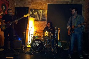 Miguel Talavera Trio omple de blues i rock el pub La Boheme 