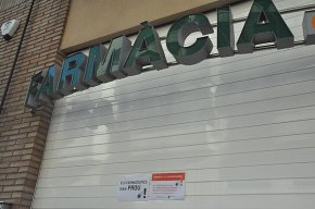 Les farmàcies estaran tancades, aquest matí, com a mesura de protesta per l'impagament de l'administració