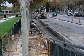 S'eixampla la vorera lateral de la riera dAlforja i s'elimina un carril de circulació