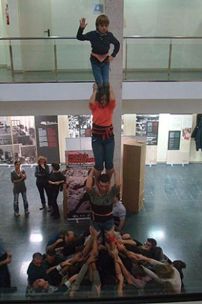 Els Xiquets de Cambrils ja assagen al pati del Centre Cultural 