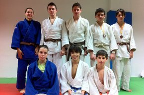 Dues medalles dor i tres de bronze dels judokes cambrilencs a la Copa Catalana infantil i cadet