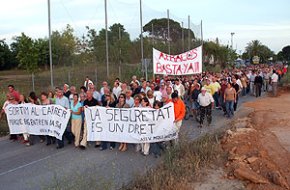 Mig miler de veïns de Vilafortuny i el Molí de la Torre surten al carrer per reclamar una major seguretat ciutadana