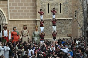 Els Xiquets de Cambrils aixequen els seus dos primers pilars després de la recuperació de la colla