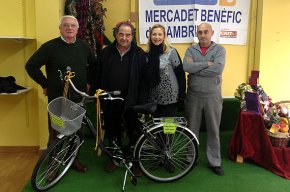 El mercadet benèfic organitzat per l'Associació de Veïns del barri de la Llosa recapta prop de 3.600 euros per La Marató de TV3