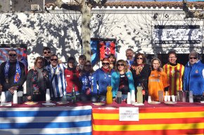 Culers i pericos fan pinya per La Marató de TV3 i sumen 835 euros en el seu vermut solidari