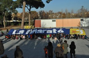 Les dues llars d'infants municipals aixequen un mural a favor de La Marató de TV3 i recullen 359 euros