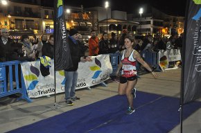 Més de 400 corredors participen a la I Sant Silvestre de Cambrils, cursa solidària a favor d'Ana Navarro