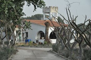 Troben restes humanes en una fossa sèptica d'una casa davant de l'accés a la urbanització El Dorado