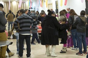115 xiquets i xiquetes cambrilencs participen al Tió Solidari