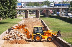 FA 10 ANYS: Es realitzen obres d'estabilització a la llera de la riera d'Alforja per evitar l'ensorrament dels murs centrals