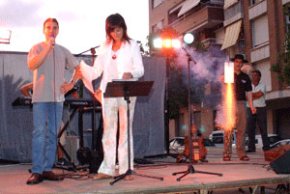 Els coets marquen linici i el final de les festes de lEixample Platja 