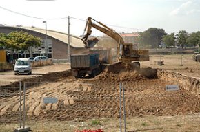 Comencen els moviments de terres previs a les obres d'ampliació del CAP i del futur hospital lleuger 