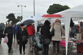 La pluja afecta la Fira de Rebaixes de la Unió de Botiguers