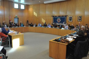 Tots els grups, excepte el PP, contra la llei de Racionalització i Sostenibilitat de l'Administració Local