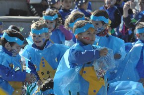Els alumnes més petits de l'escola Joan Ardèvol i de les llars d'infants Maria Dolors Medina i La Galereta celebren el Carnaval al Pinaret