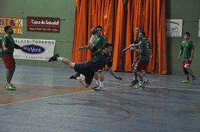 El Club Handbol Cambrils cau derrotat contra l'AE Xarxa en un partit disputat a Reus per manca de pista