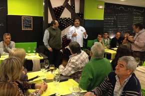 Més de 60 persones degusten el menú de verdures d'hivern del cuiner navarrès José Aguado