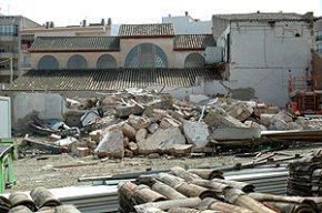 S'enderroca el magatzem contigu al celler modernista de la Cooperativa
