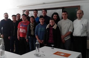 Els alumnes de l'Escola d'Hoteleria i Turisme participen al projecte Bullipèdia
