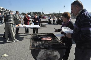 Cambrils Solidari Tots Plegats recapta 1.500 euros en la segona edició de la Calçotada Solidària