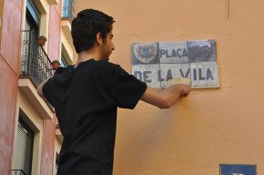 El Casal Popular canvia el nom de la plaça d'Espanya pel de plaça de la Vila en el seu acte de presentació