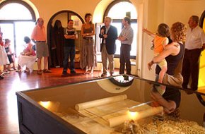 L'exposició "La mar i el Museu", a la torre del Port, recull més de 100 objectes relacionats amb el patrimoni marítim