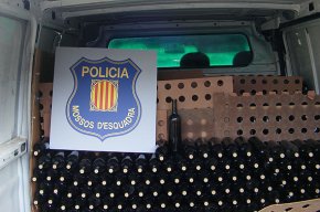 Els Mossos detenen tres homes, un d'ells de Cambrils, pel robatori de 1.600 ampolles de vi sostretes d'un celler del Priorat