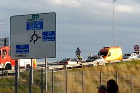 Una col·lisió entre dos vehicles se salda amb tres ferits, un d'ells molt greu